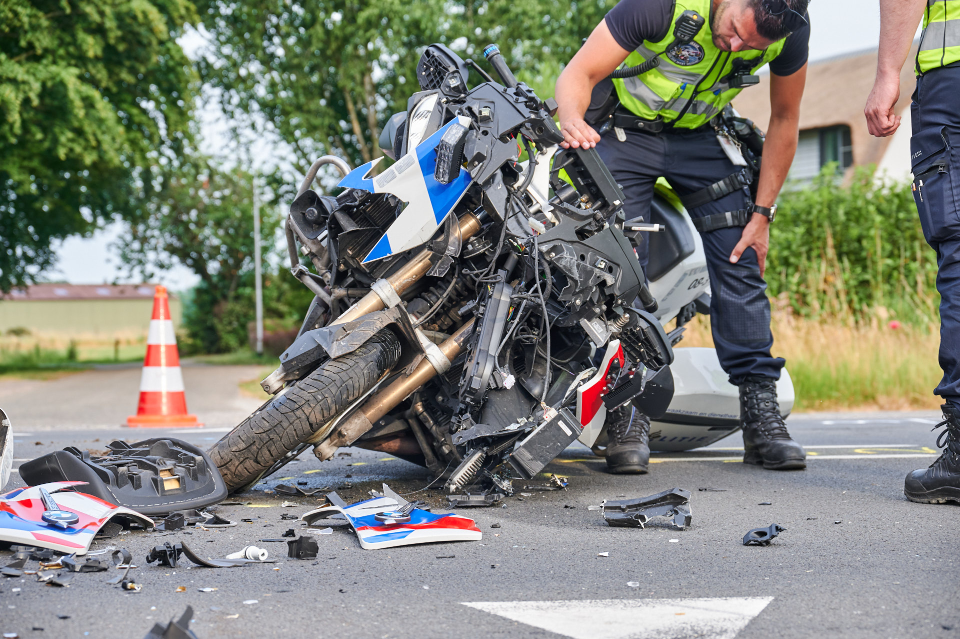 Motoragent Raakt Gewond Bij Aanrijding Met Auto