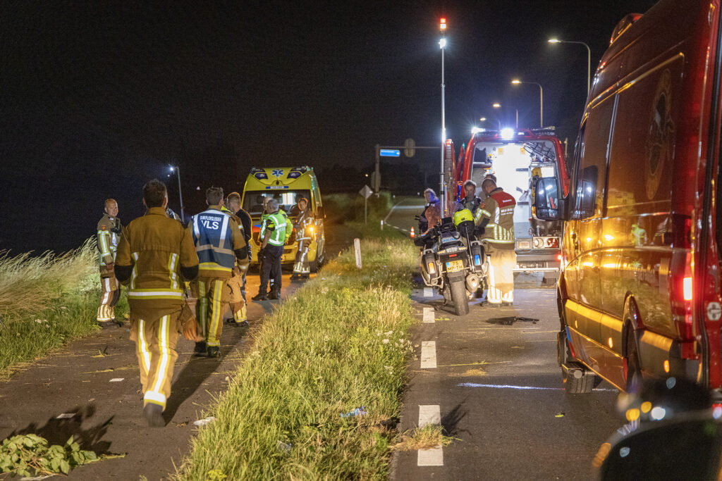 VIDEO: Auto Belandt In Het Water Na Ongeluk: Man (21) Uit Breda ...