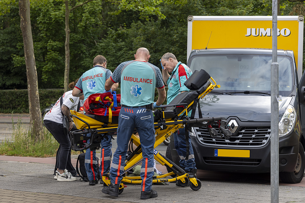 Fietser Geschept Door Afslaande Bestelwagen