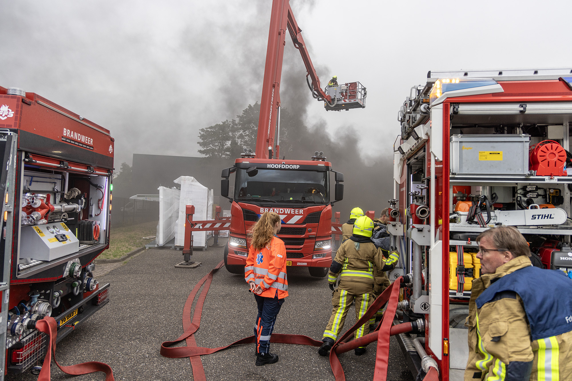 Grote brand bij Timmerbedrijf in Hoofddorp - 112 Nederland