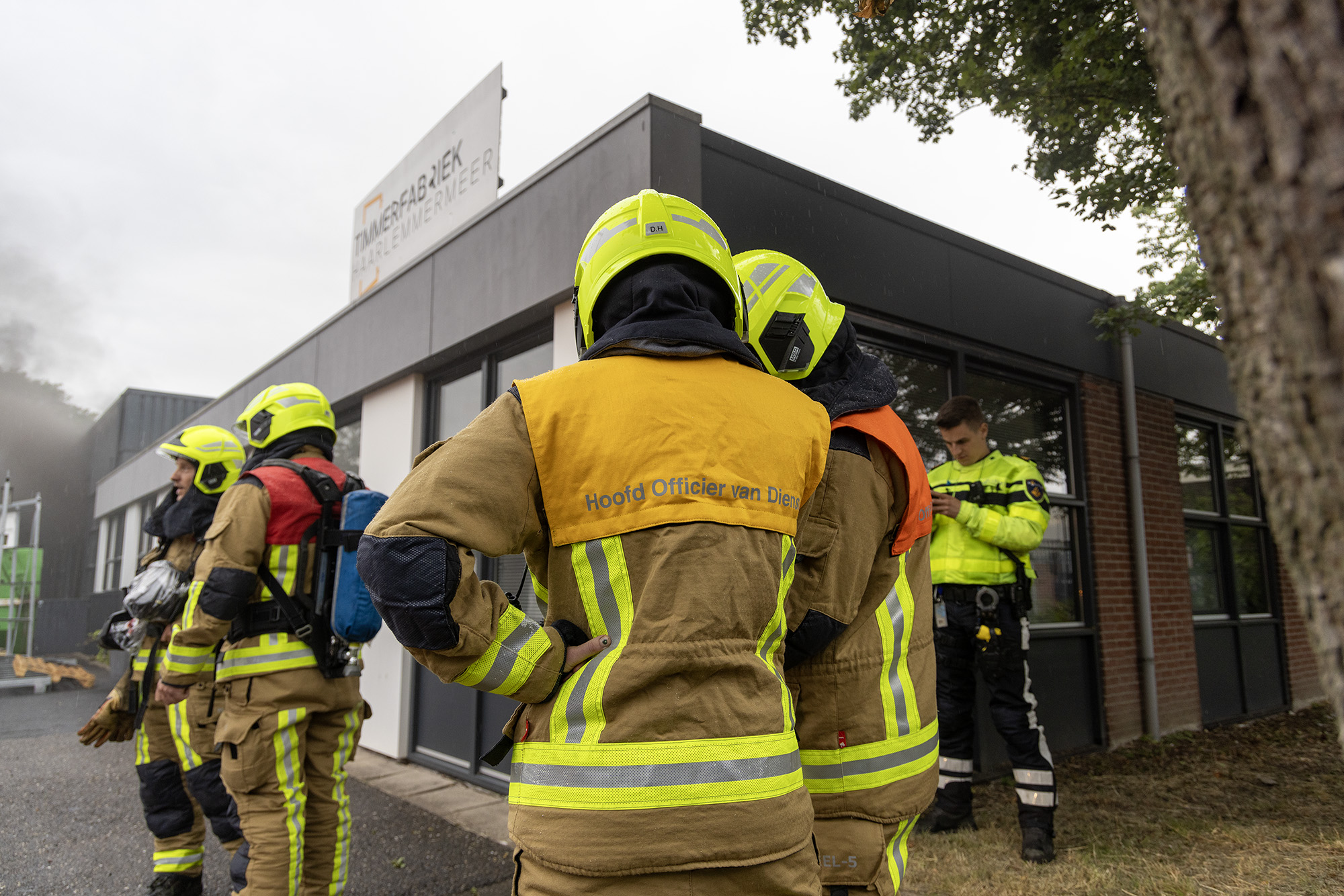 Grote brand bij Timmerbedrijf in Hoofddorp - 112 Nederland