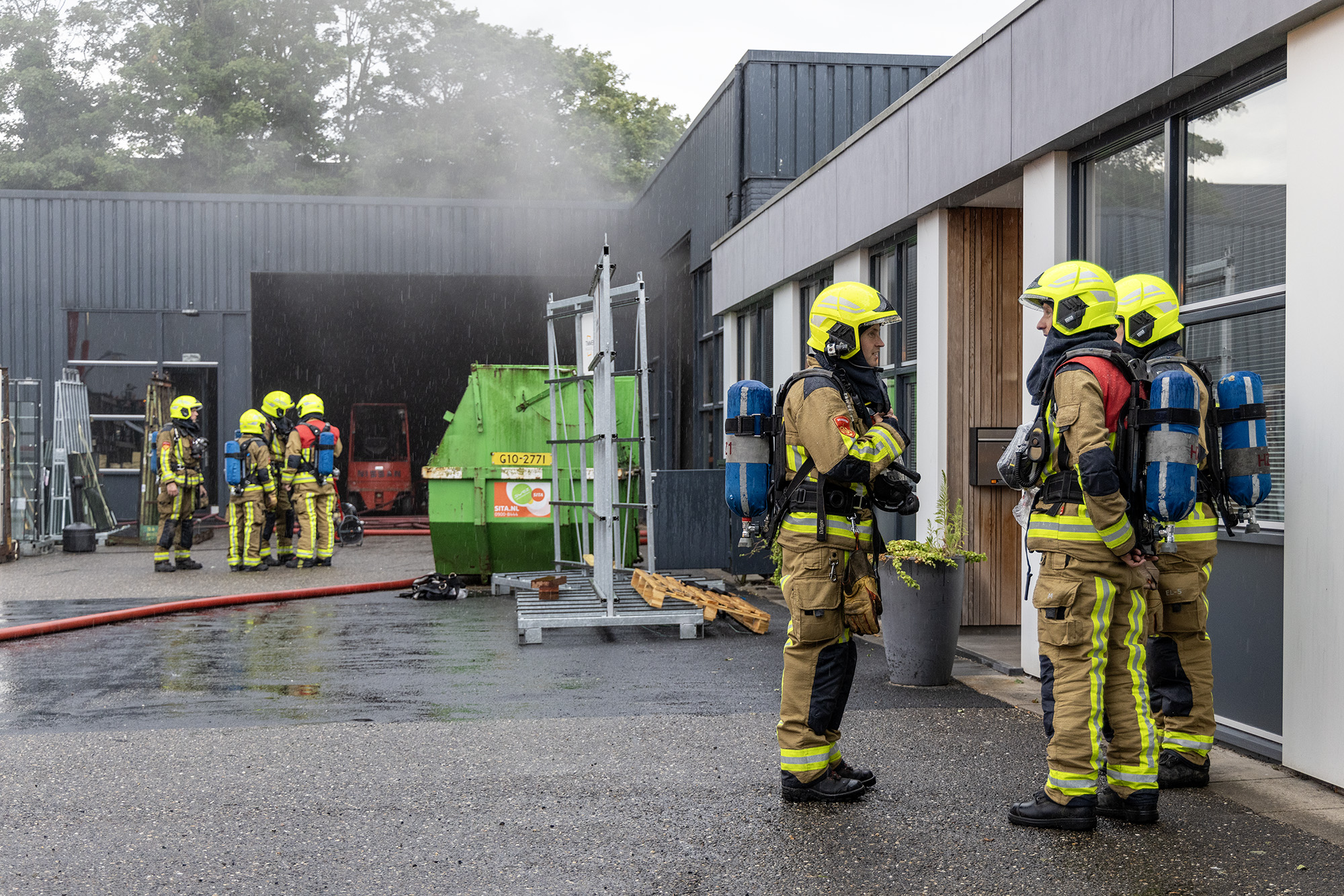 Grote brand bij Timmerbedrijf in Hoofddorp - 112 Nederland