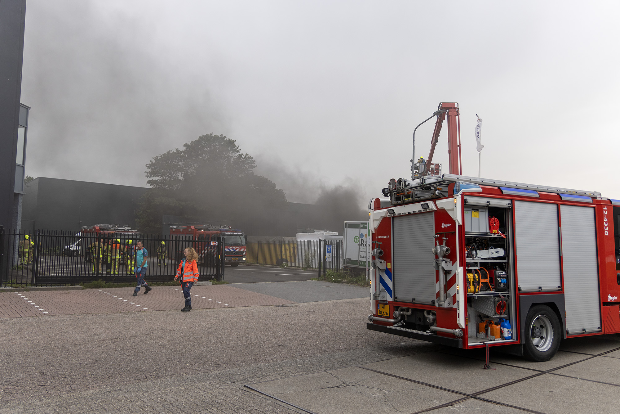 Grote brand bij Timmerbedrijf in Hoofddorp - 112 Nederland