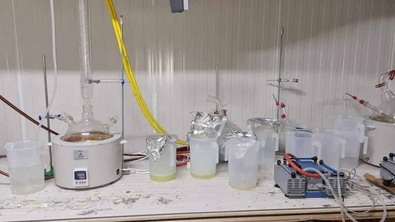 Drugslab aangetroffen in loods, niemand aangehouden