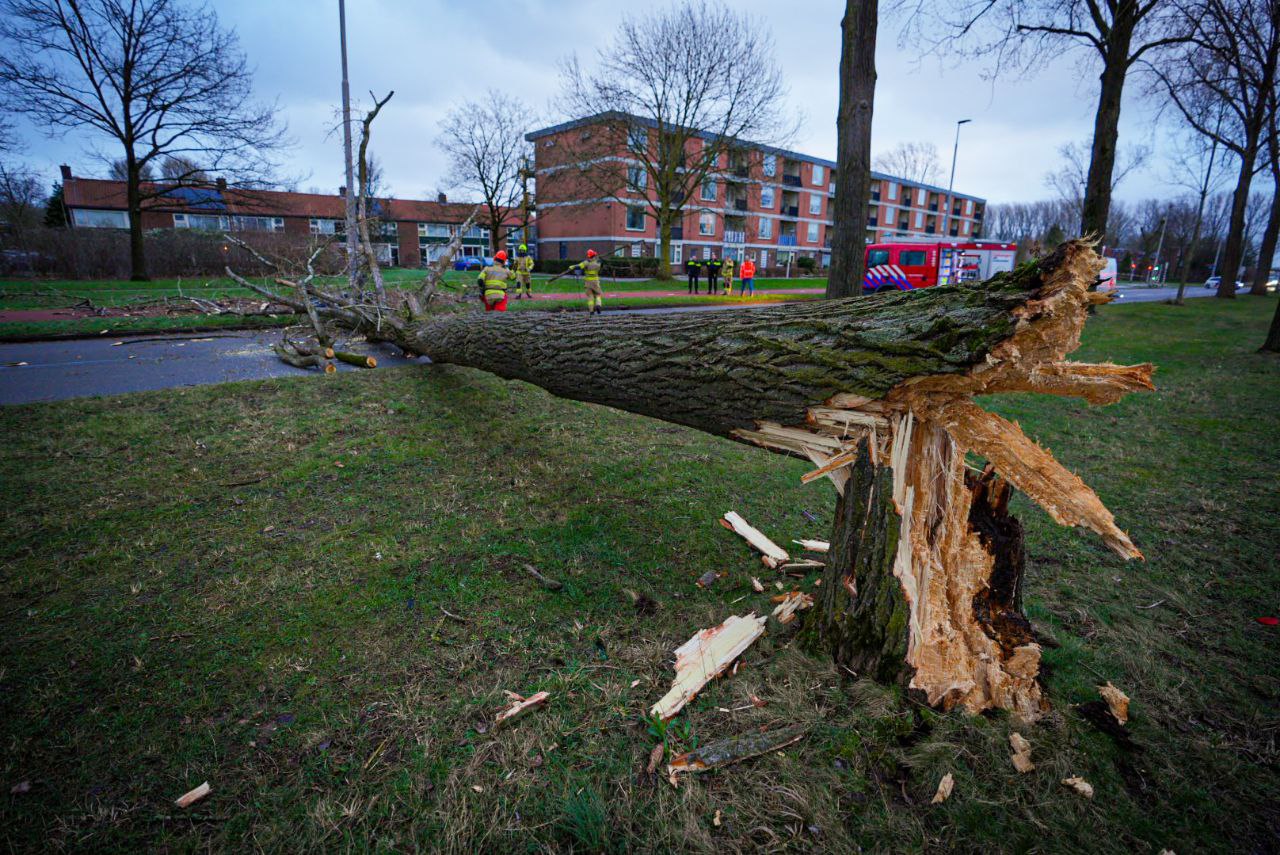 Weeralarm afgegeven voor deel van Nederland: code rood