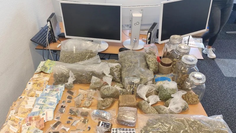 Online menukaarten leiden tot arrestatie en vondst verdovende middelen