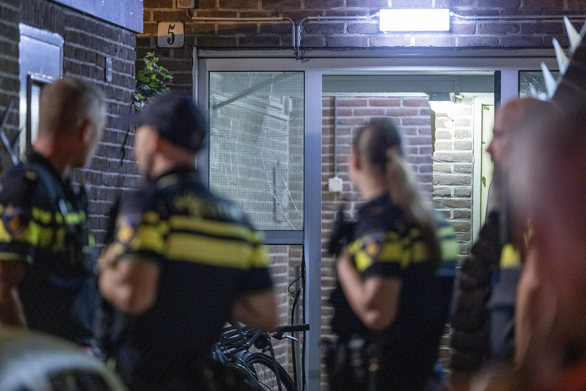 Weer explosie in Amsterdam, nu in portiek Haspelsstraat - 112 Nederland