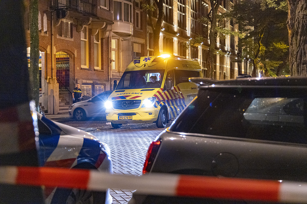 Gewonde bij steekpartij Jan Luijkenstraat Amsterdam - 112 Nederland