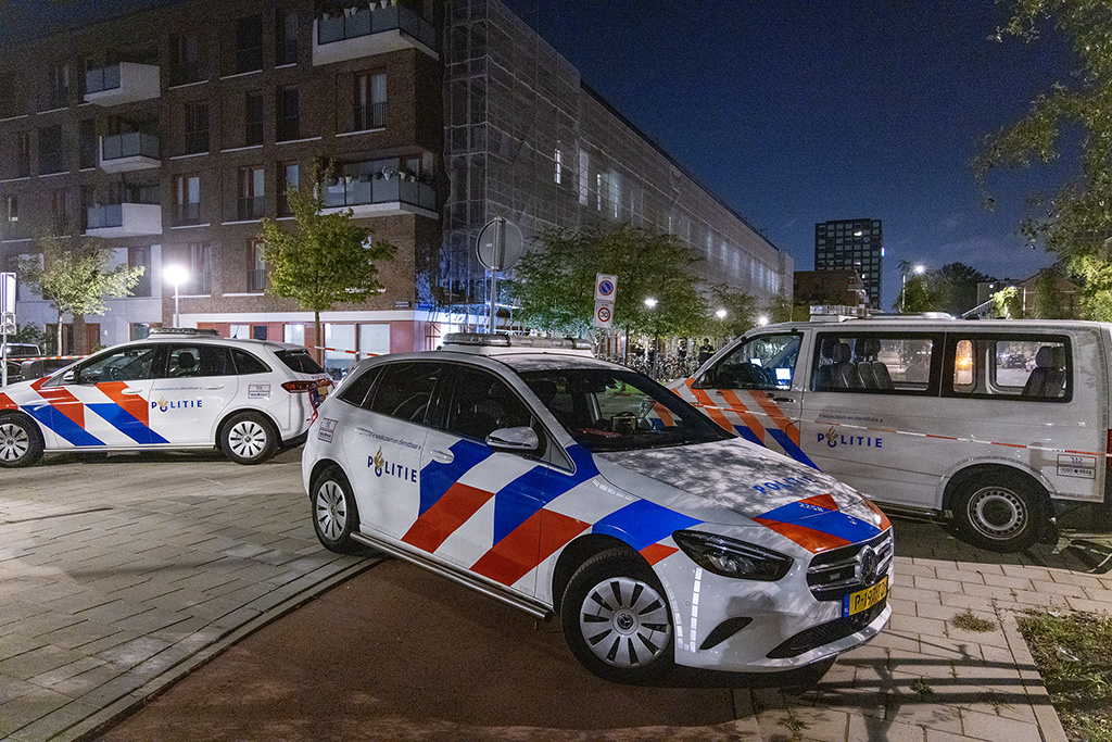 Schade na explosie in portiek Derkinderenstraat Amsterdam - 112 Nederland