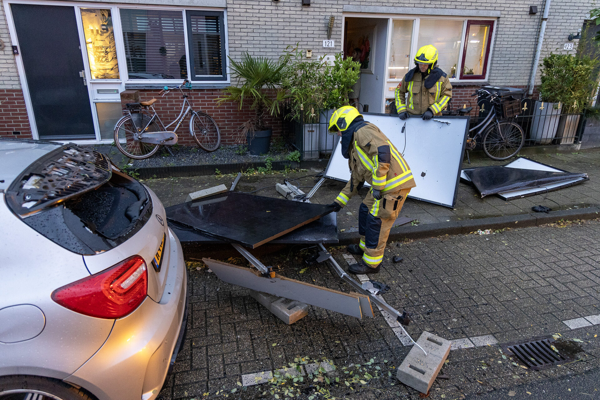 Zonnepanelen van dak gewaaid Pal Maleterweg Haarlem - 112 Nederland