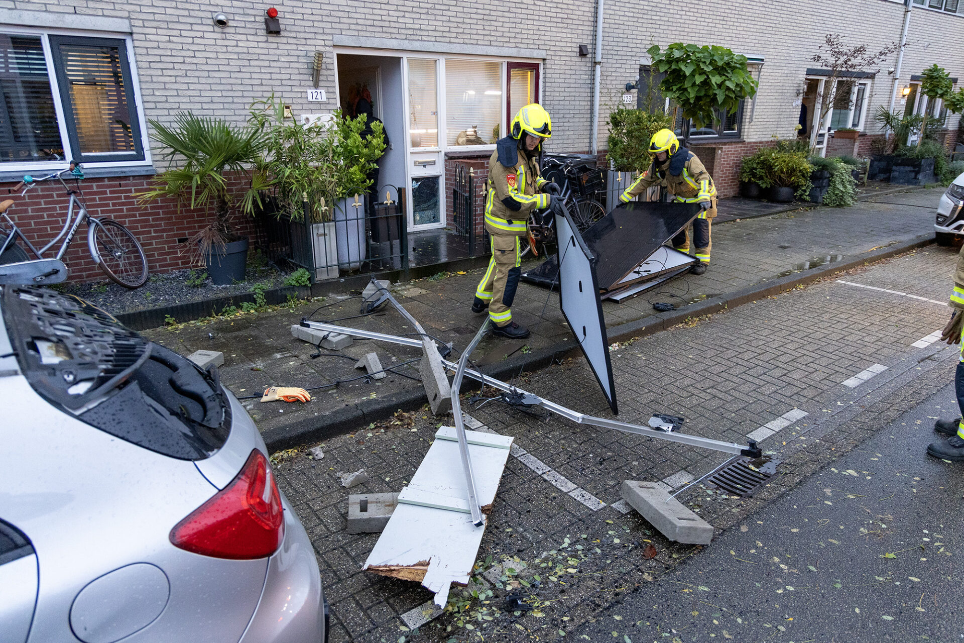 Zonnepanelen van dak gewaaid Pal Maleterweg Haarlem - 112 Nederland