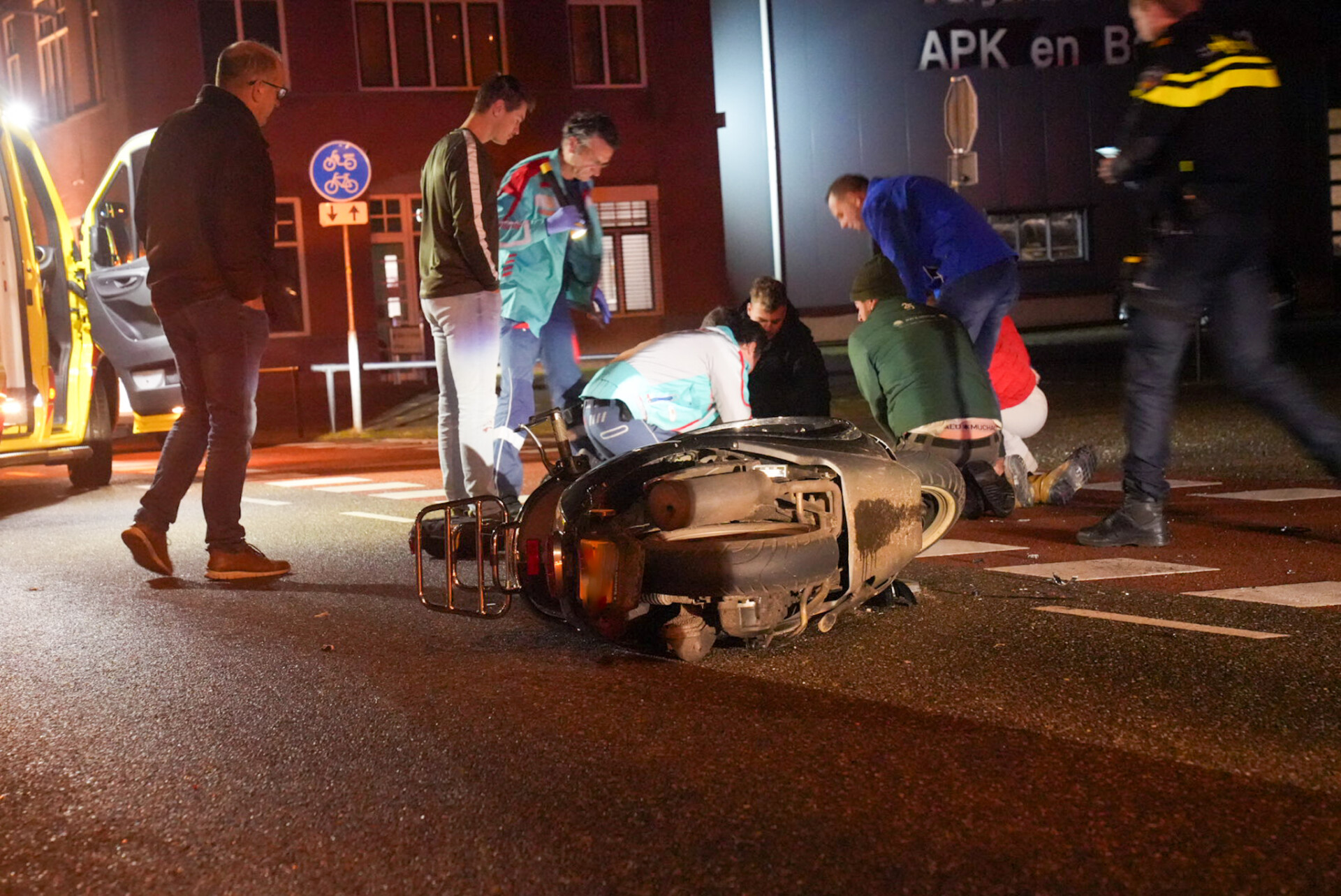 Scooterrijder Ernstig Gewond Na Botsing Met Auto - 112 Nederland