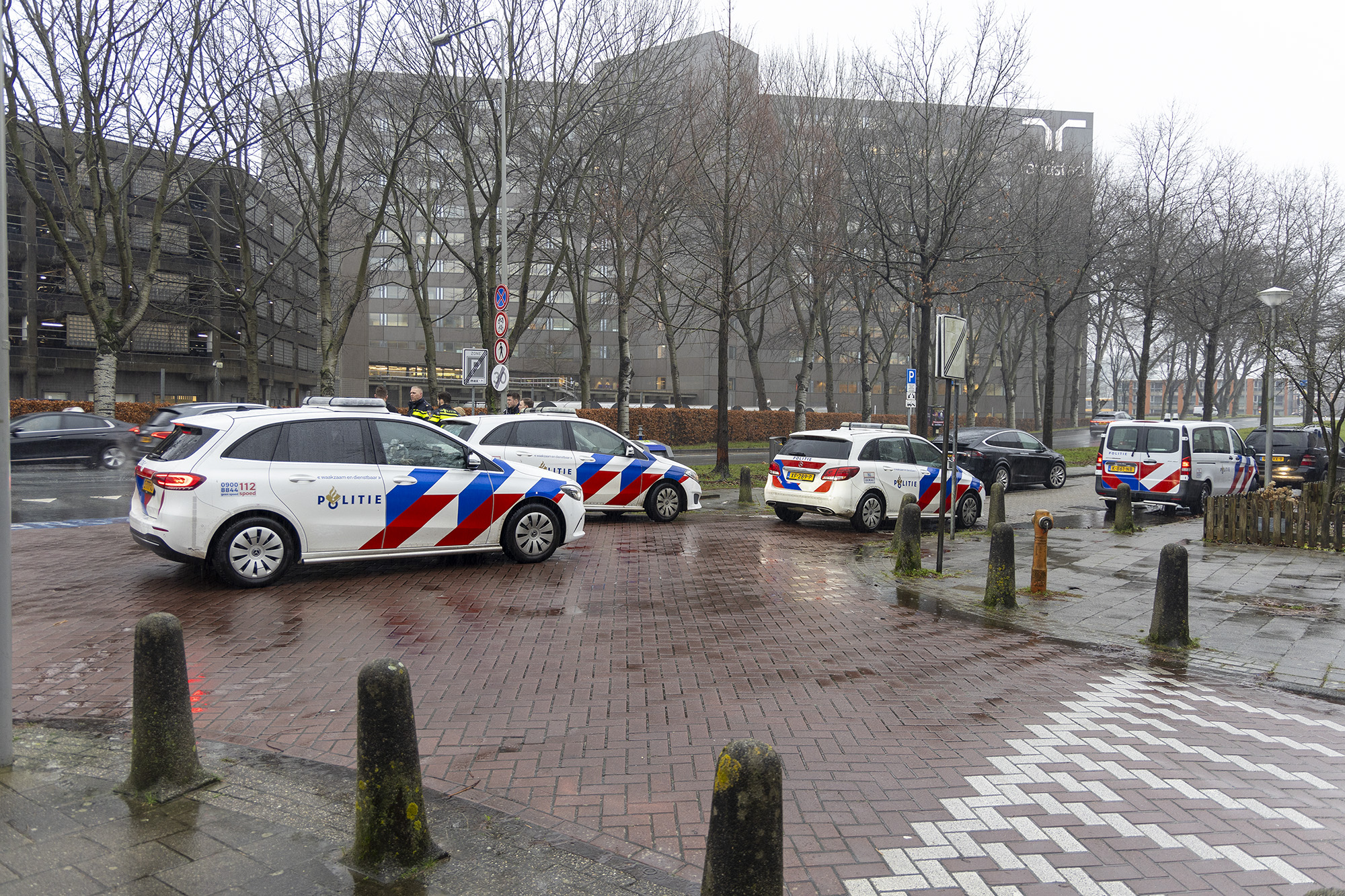 Juwelenbezorger overvallen van bestelbus door mannen met vuurwapens in Diemen-Zuid - 112 Nederland
