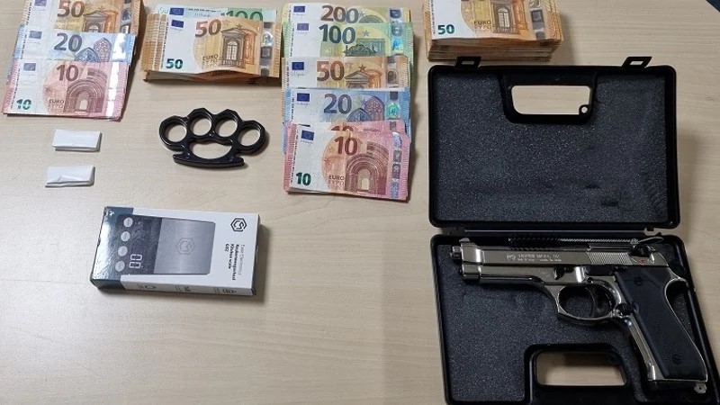 Twee verdachten op heterdaad betrapt bij drugsdealen