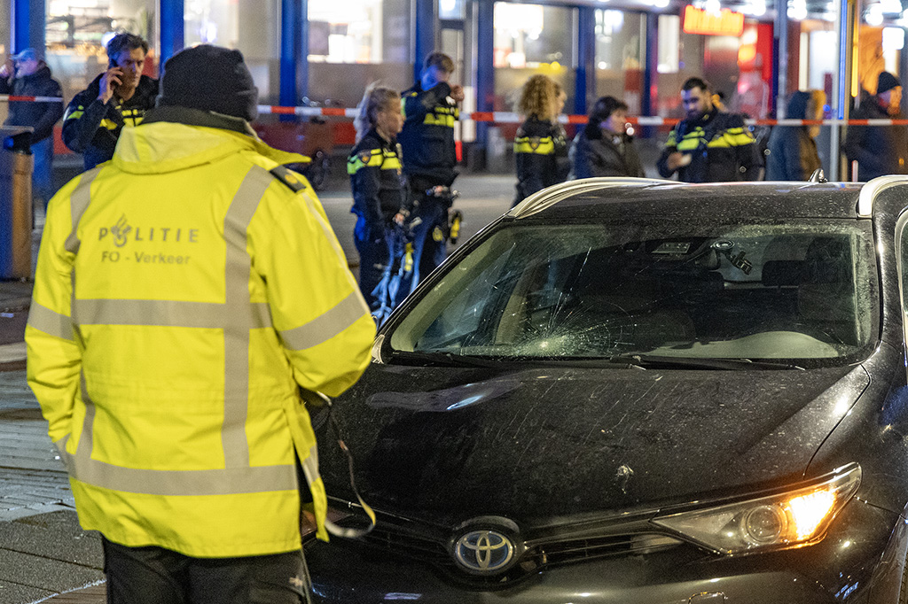 Voetganger ernstig gewond bij aanrijding bij zebrapad Amsterdam - 112 Nederland