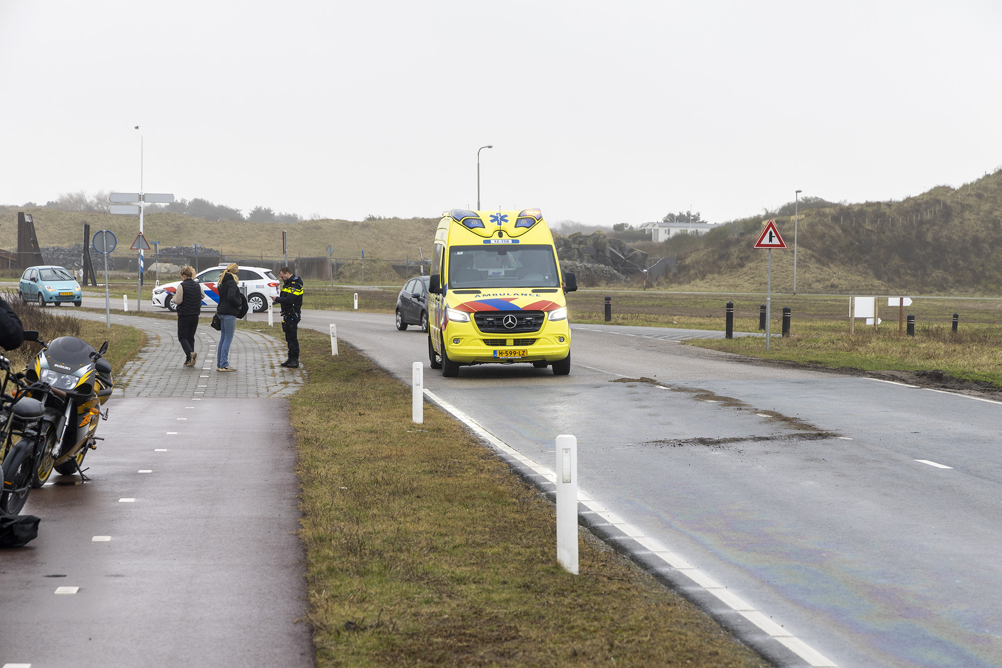 Motorrijder komt ten val op de Seinpostweg door olie op de weg - 112 Nederland