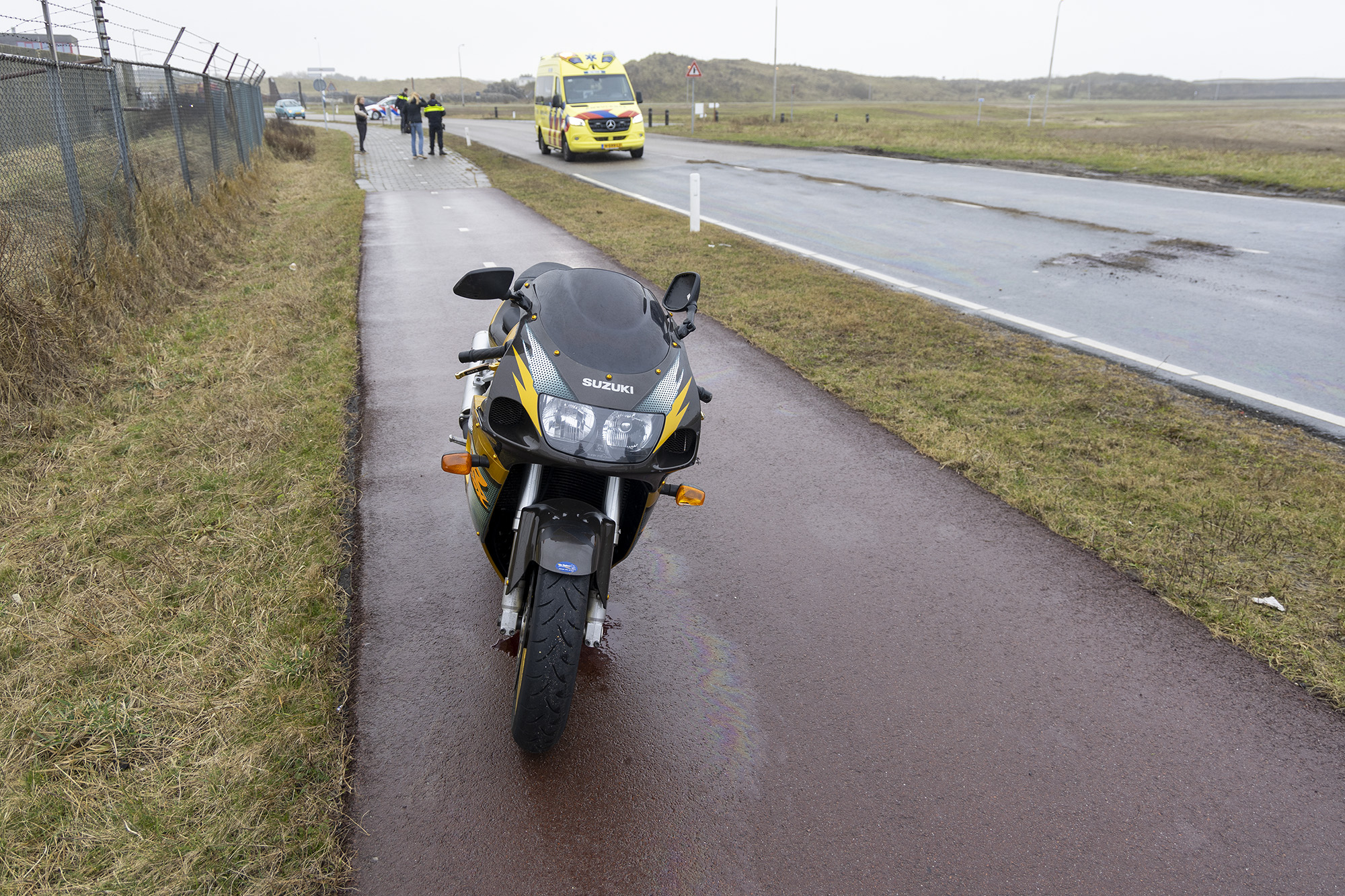 Motorrijder komt ten val op de Seinpostweg door olie op de weg - 112 Nederland