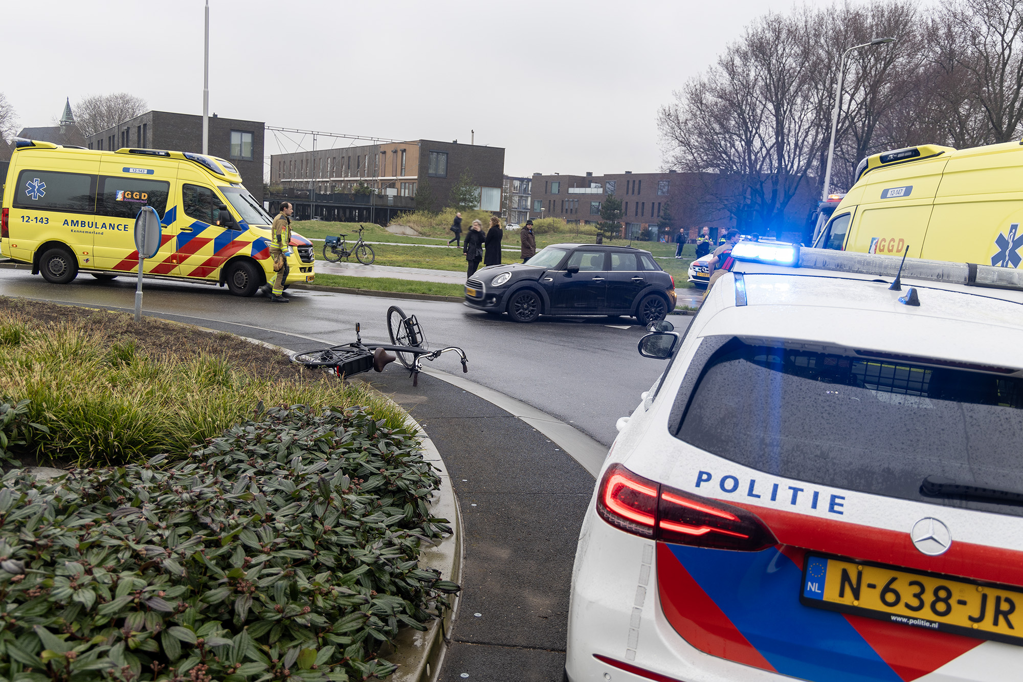 Fietser Ernstig Gewond Na Aanrijding Op Rotonde