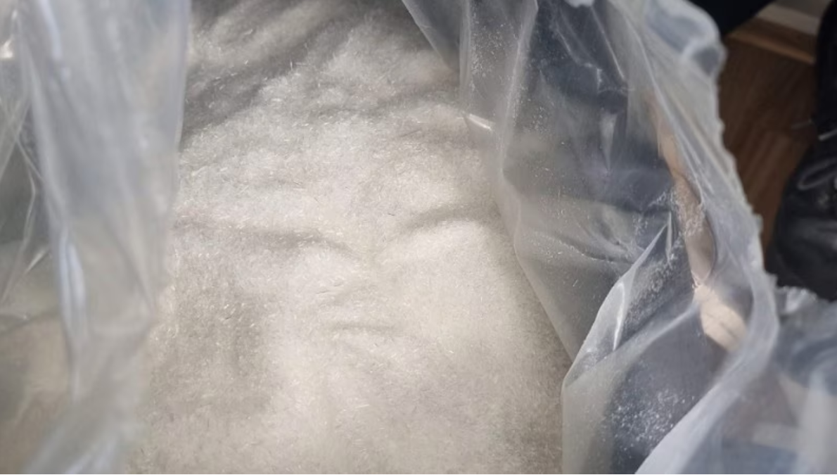 Politie vindt grote partij ketamine in woning