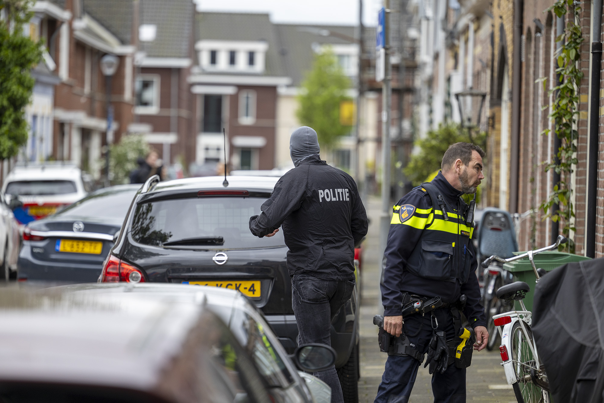 Verwarde man na paar uur veilig uit raam naar beneden geklommen - 112 Nederland