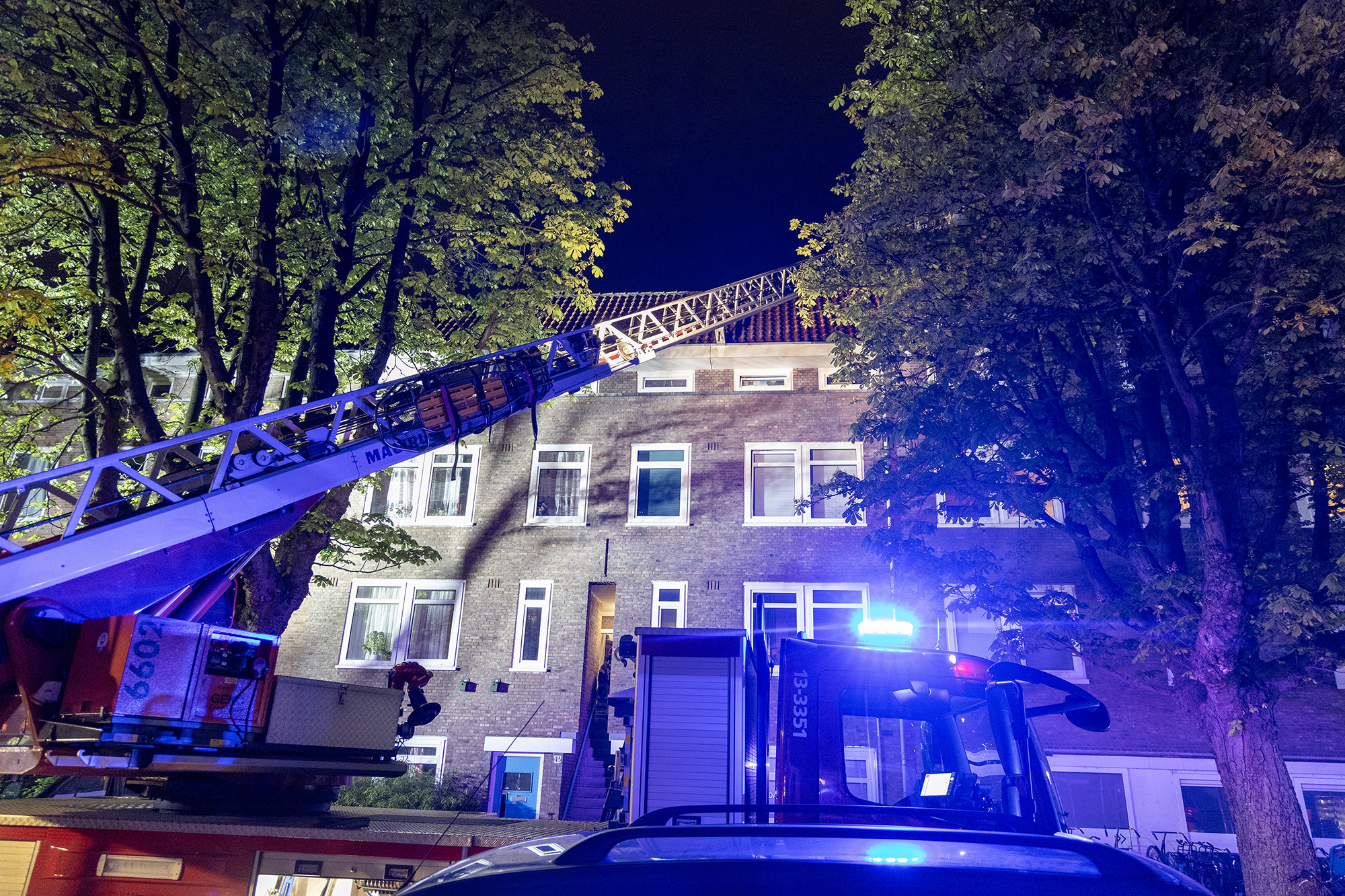 Grote brand in woning Amsterdam, een bewoner naar ziekenhuis - 112 Nederland
