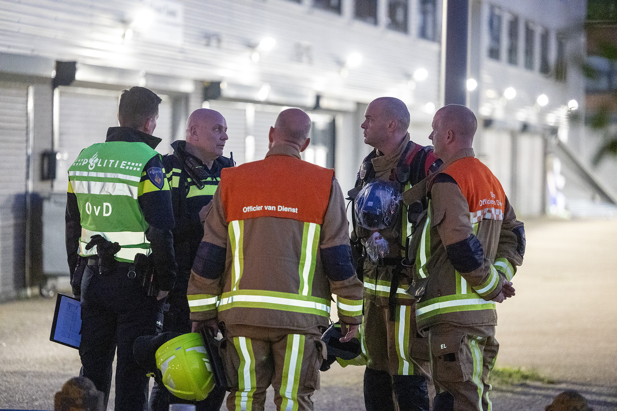 Explosie bij telecomwinkel bij het MIDI Center in Beverwijk - 112 Nederland