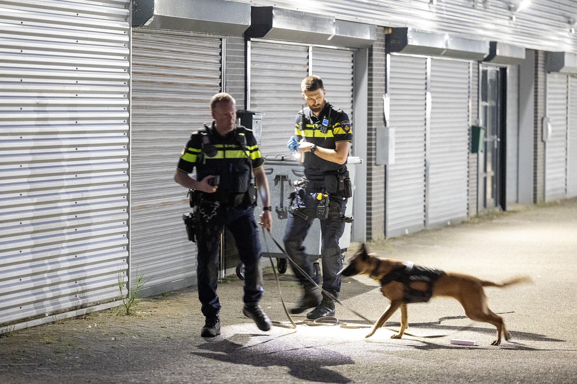 Explosie bij telecomwinkel bij het MIDI Center in Beverwijk - 112 Nederland