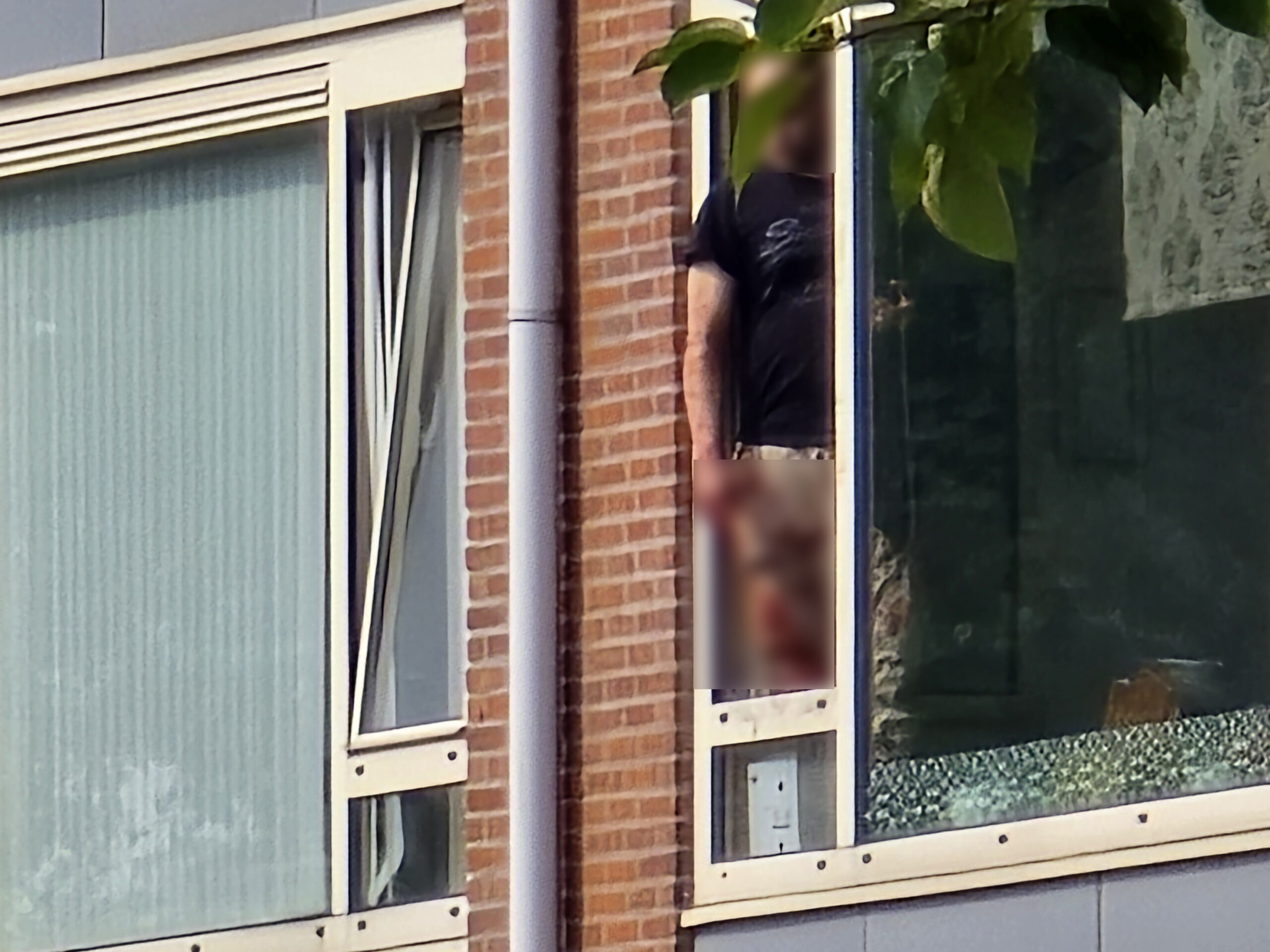Hulpdiensten groots ingezet voor verwarde man