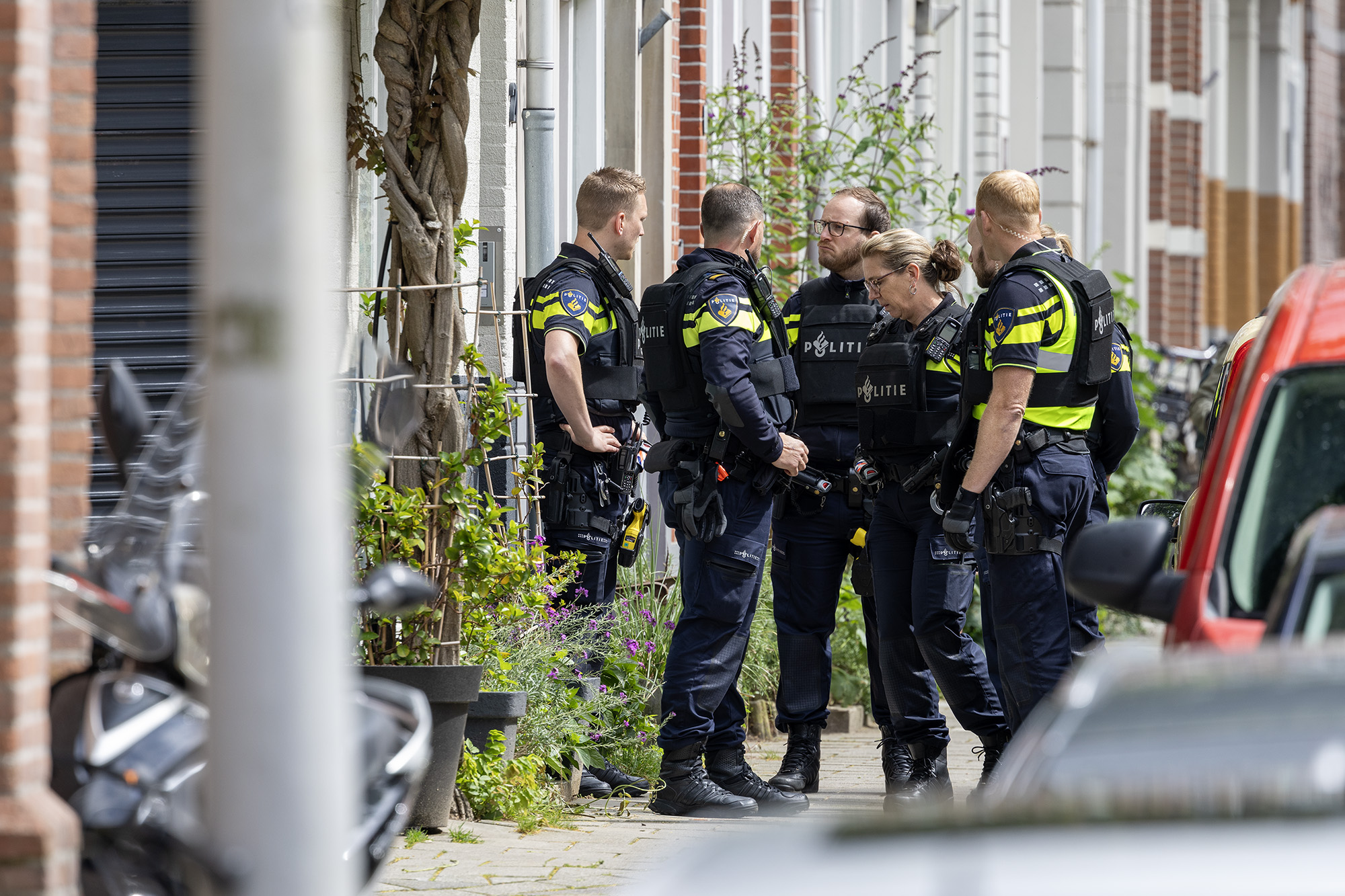 Drie straten uur lang afgezet door agenten in kogelwerend vesten - 112