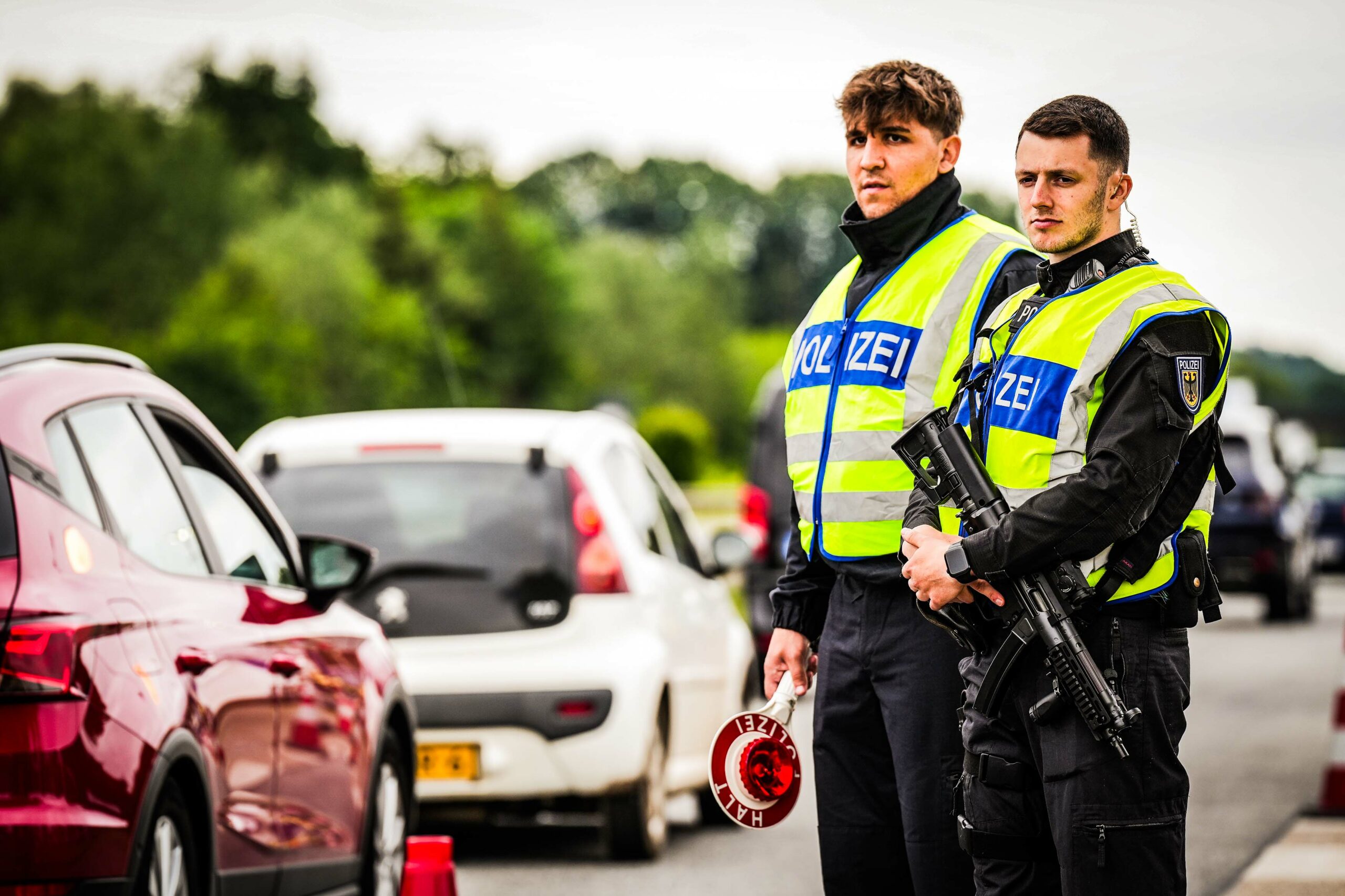 Mega file op A12 door grenscontrole in aanloop naar EK voetbal
