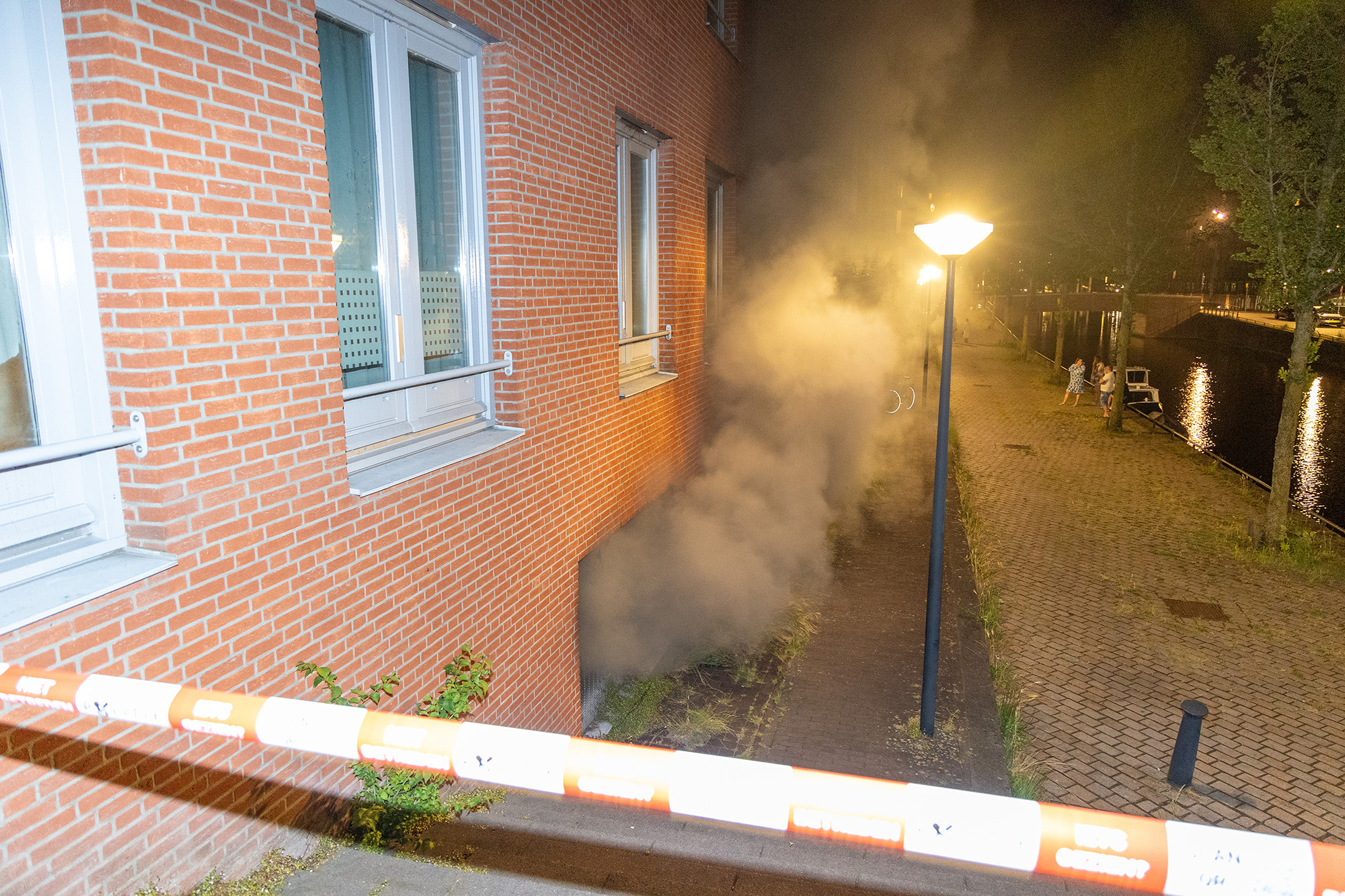 Twee personenauto's uitgebrand in parkeergarage Willy Mullenskade Amsterdam - 112 Nederland
