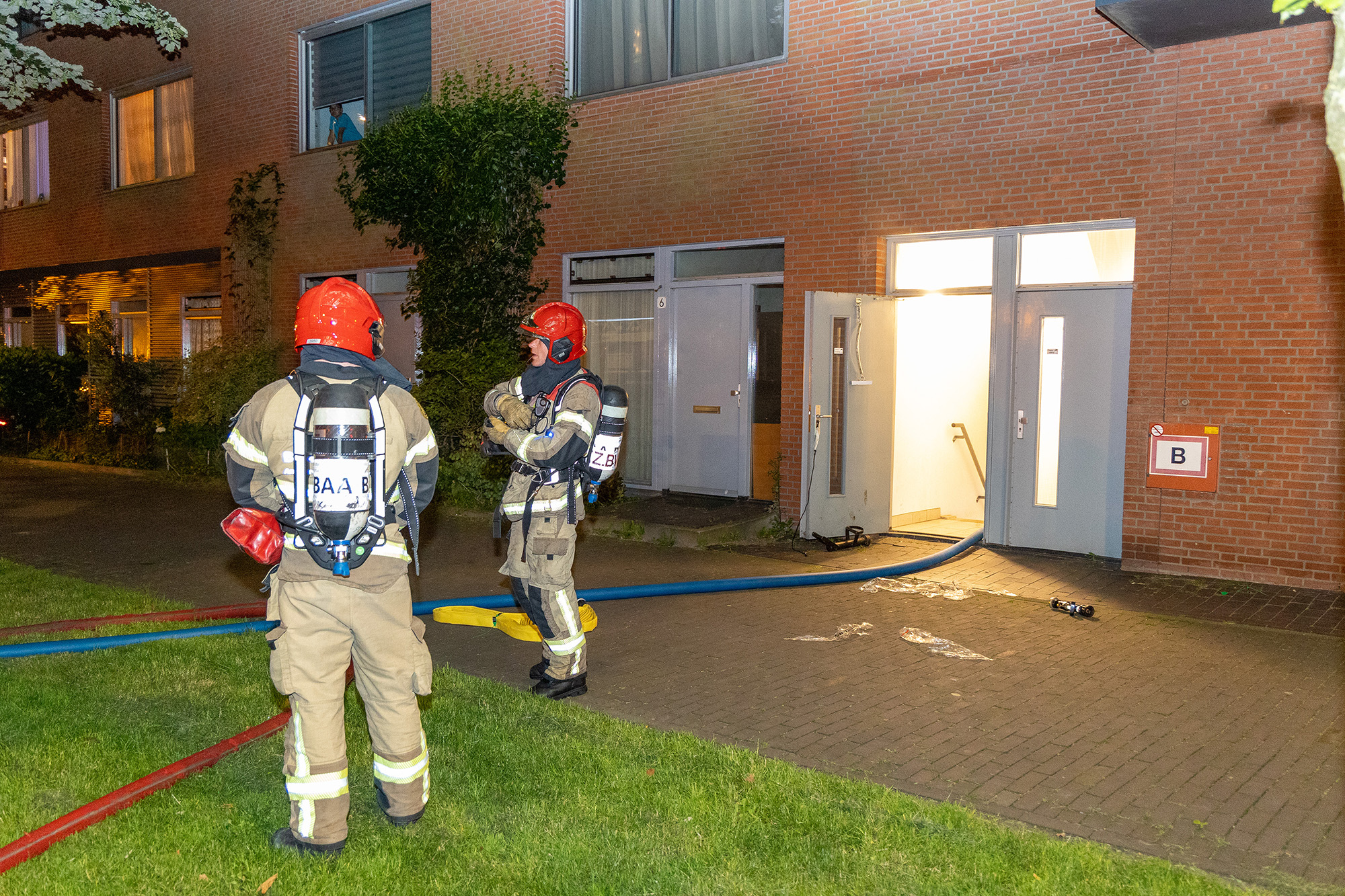 Twee personenauto's uitgebrand in parkeergarage Willy Mullenskade Amsterdam - 112 Nederland