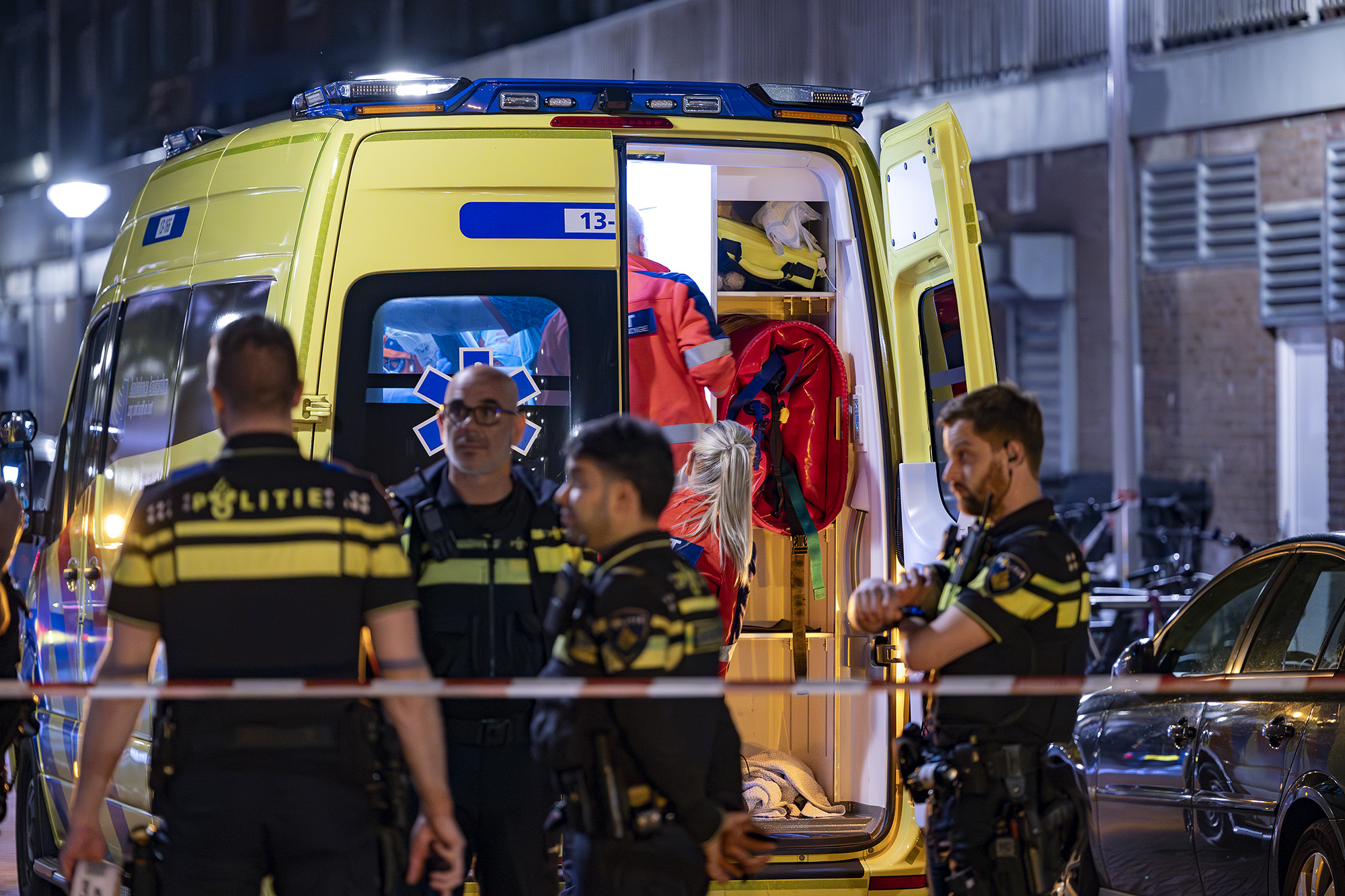 Twee gewonden en twee aanhoudingen bij steekpartij in Amsterdam - 112 Nederland