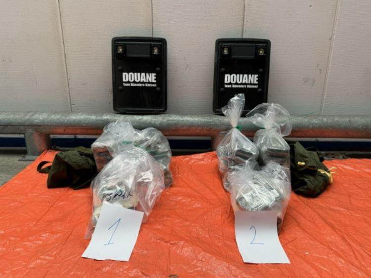 Cocaïne onderschept in haven, drietal aangehouden