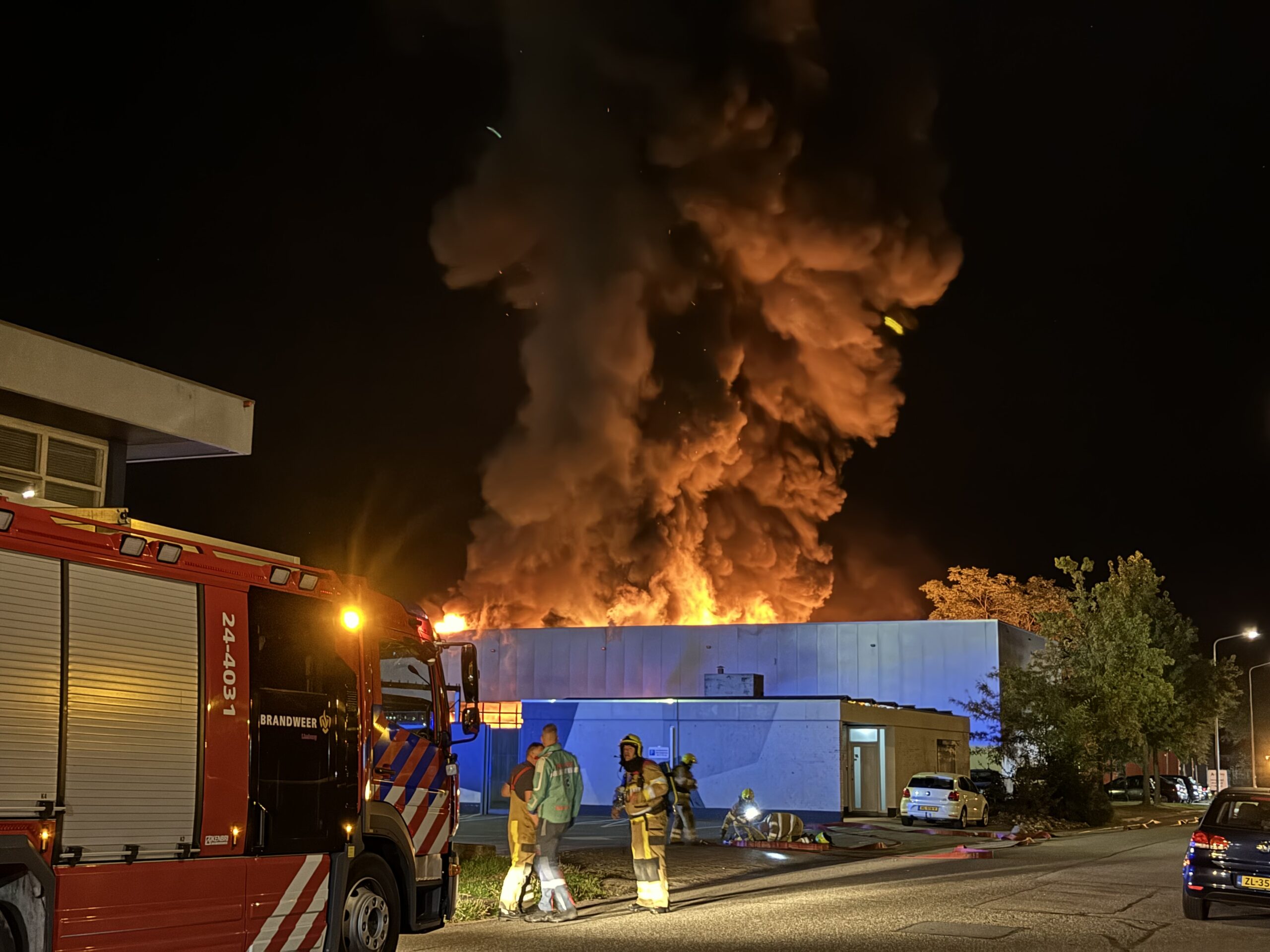 Meerdere bussen verwoest bij grote brand in Arriva-pand