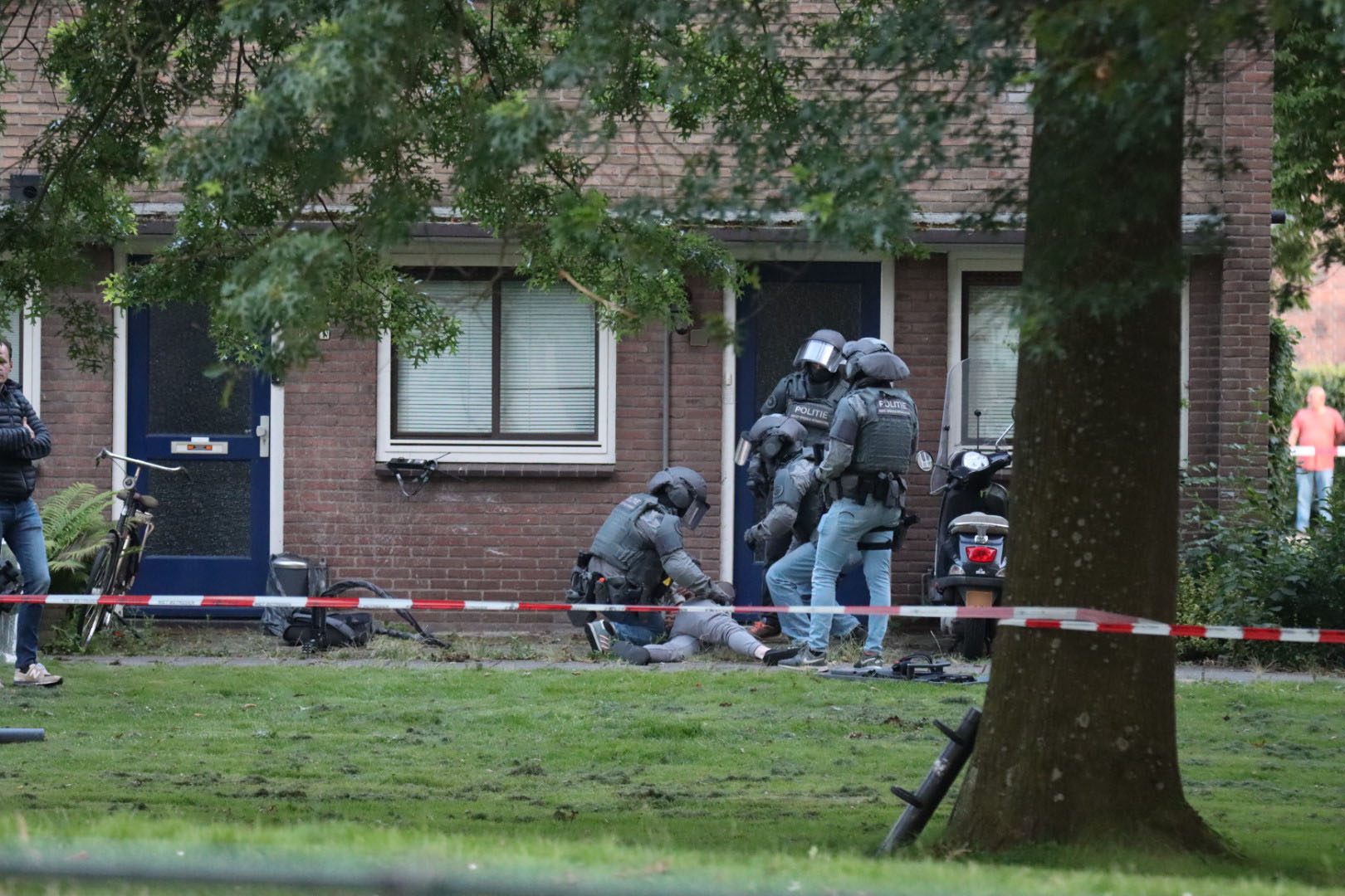 Verward persoon door DSI bij woning aangehouden