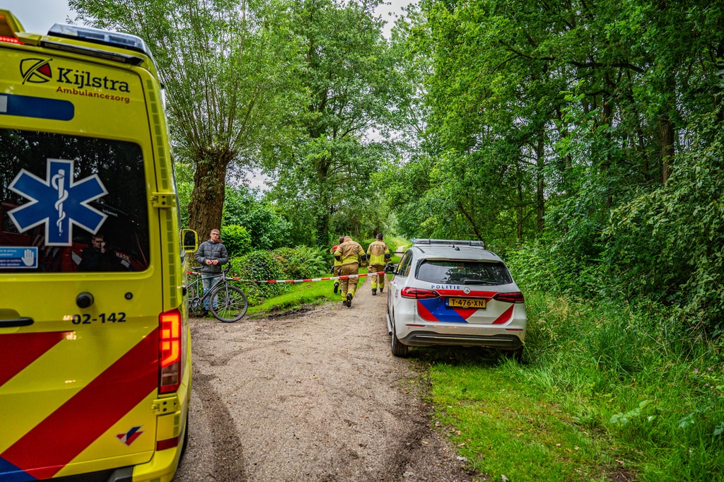 Omstanders ontdekken lichaam in sloot