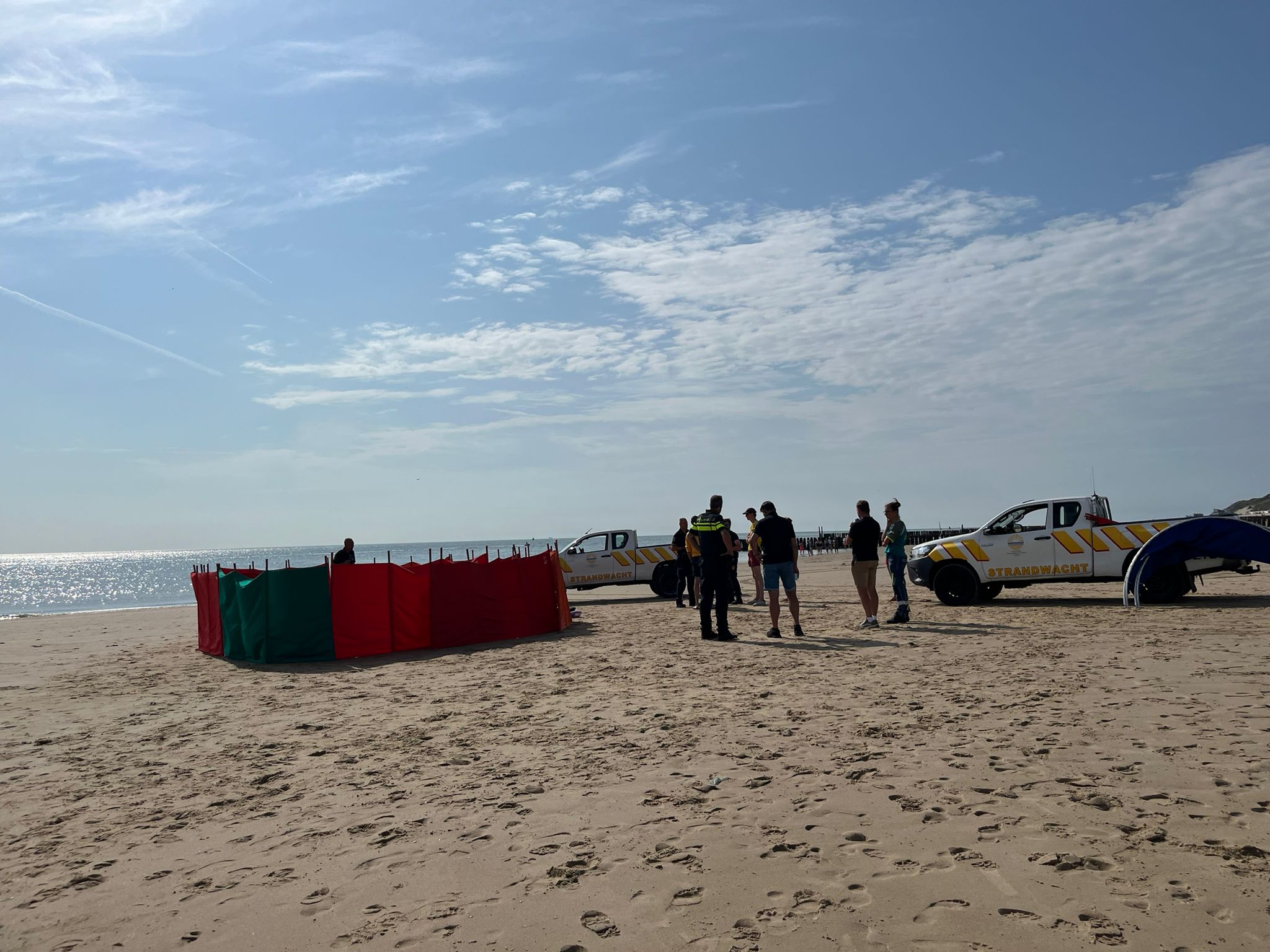 Vrouw (78) uit water gehaald en overleden op strand Zoutelande