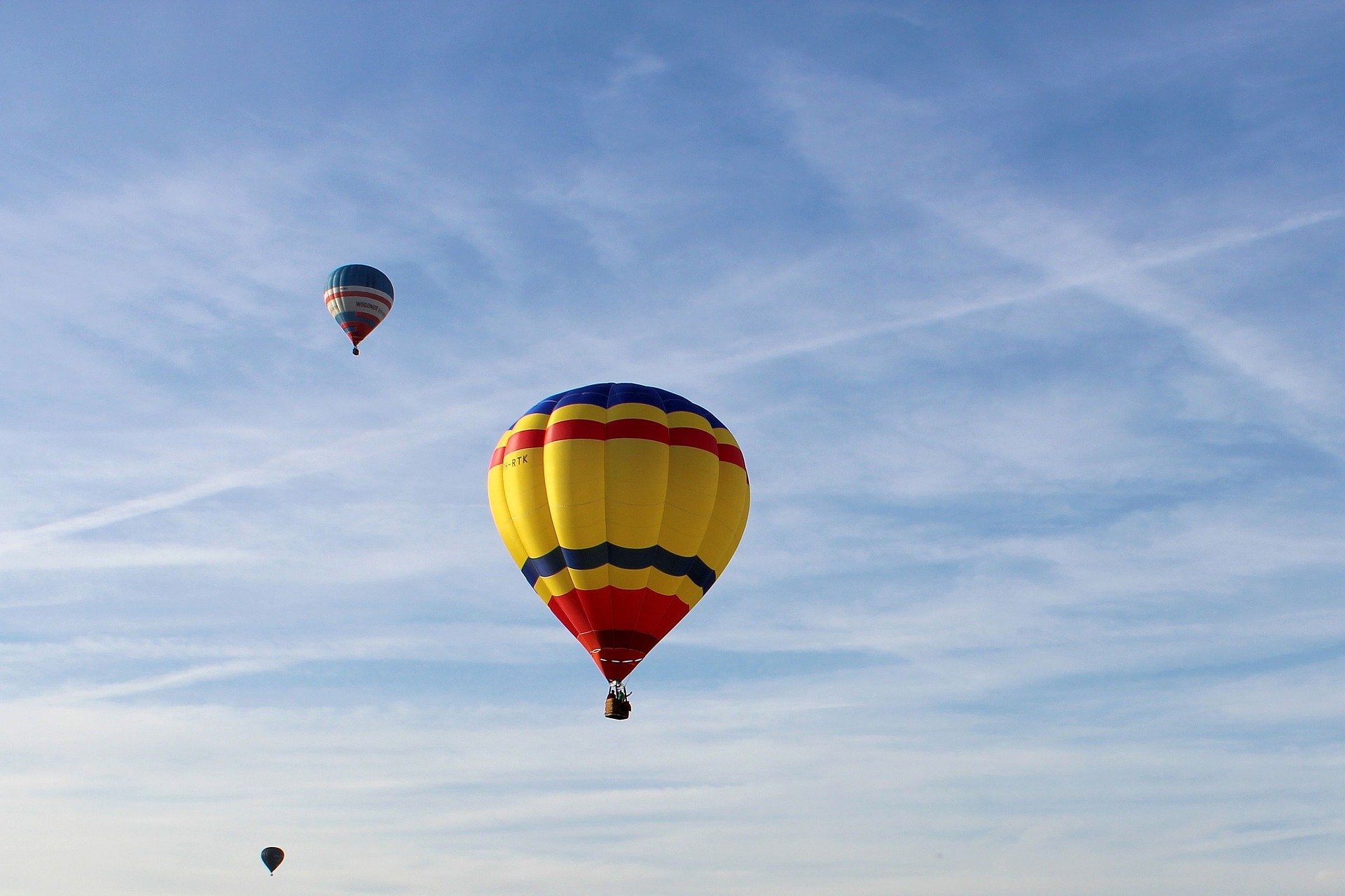 Luchtballon beschoten, noodlanding op voetbalveld