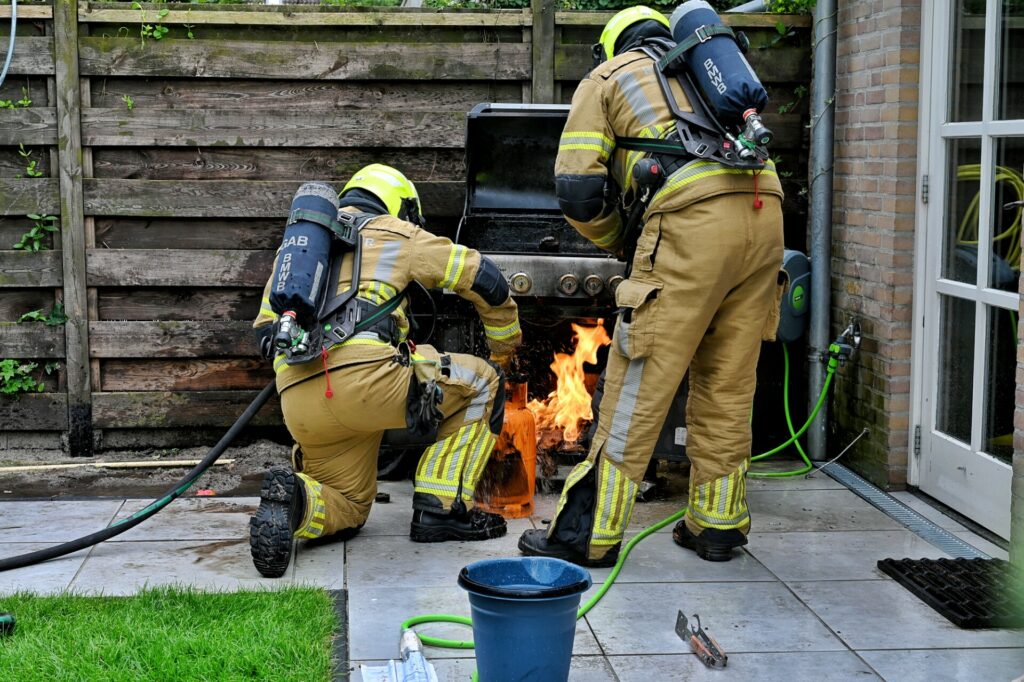 Is het eindelijk mooi weer… vliegt de BBQ in de brand - 112 Nederland