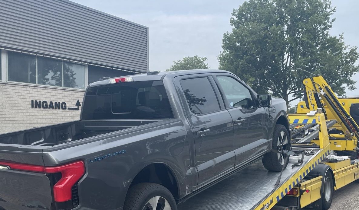 Meerdere auto’s in beslag genomen in belastingfraudeonderzoek