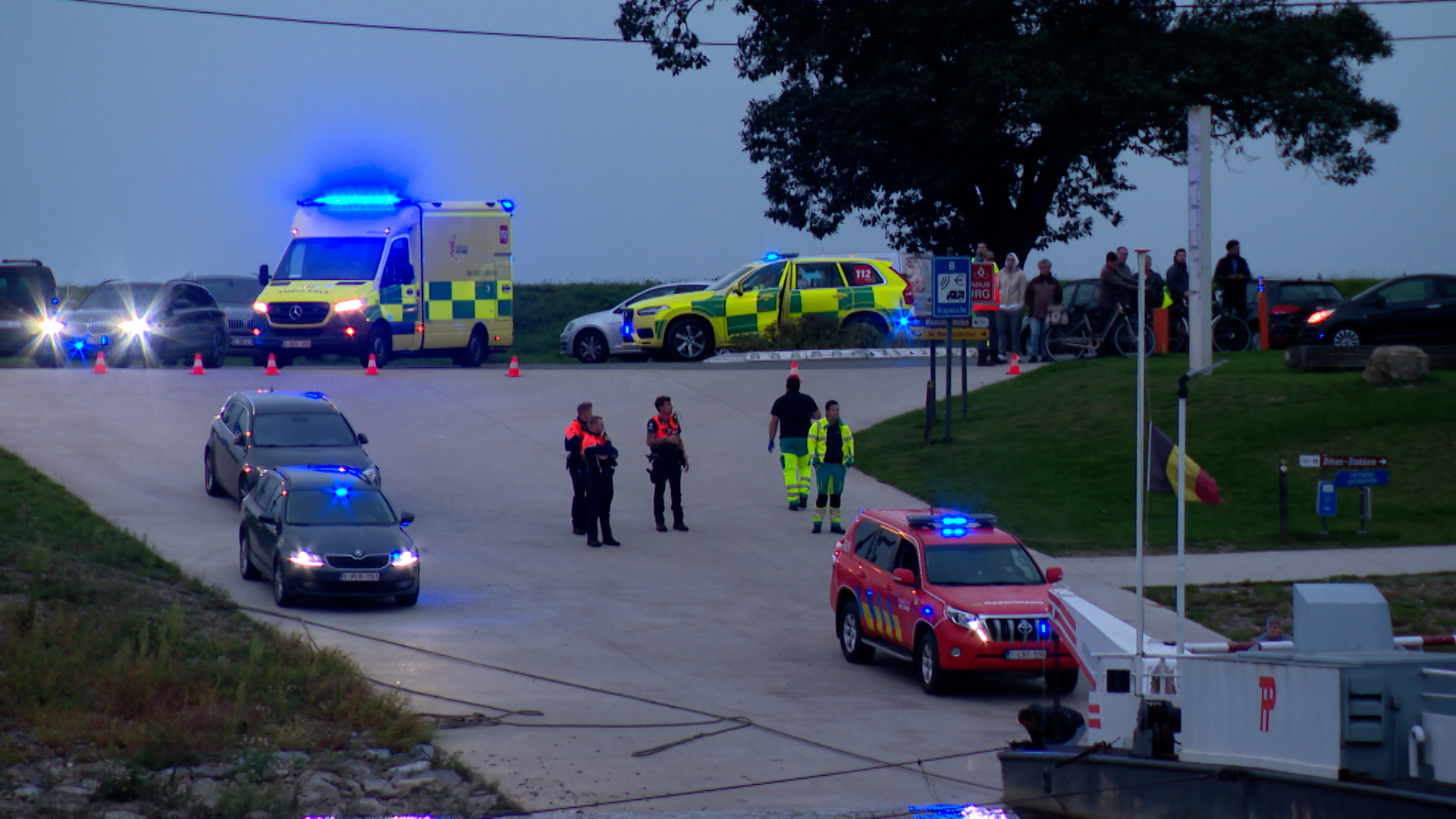 Belgische achtervolging eindigt in de Maas: verdachte probeert via water te ontsnappen