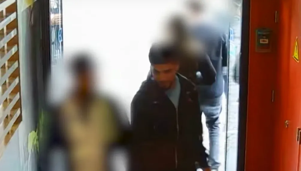 Politie zoekt dader van mishandeling in McDonalds