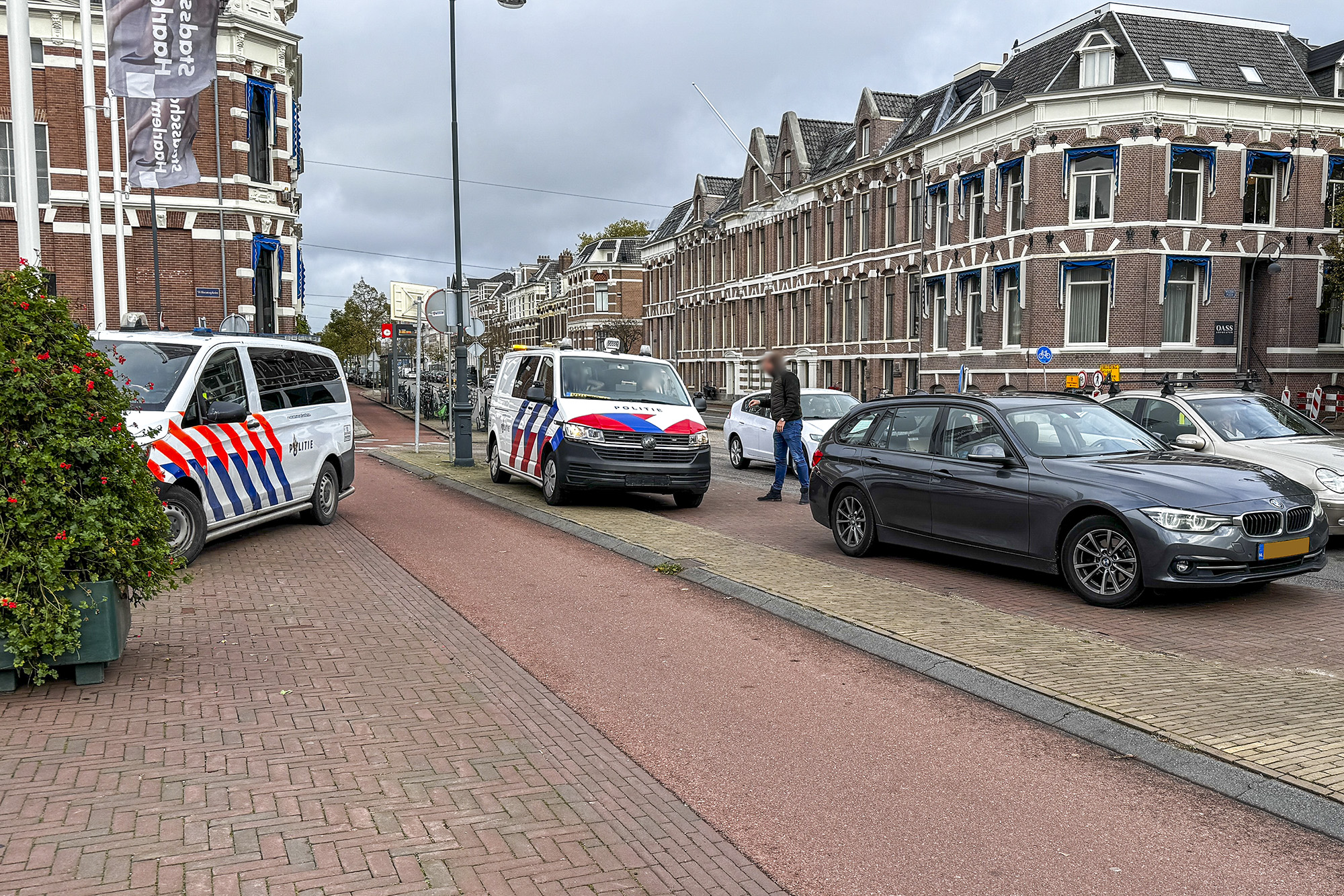 Politiewagen betrokken bij kop-staart aanrijding op de Wilhelminastraat Haarlem - 112 Nederland