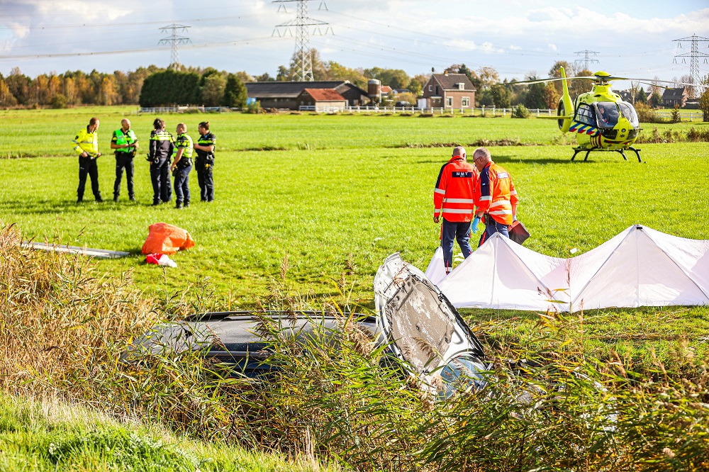 Video Auto In Sloot Terecht Gekomen Persoon Ernstig Gewond Nederland