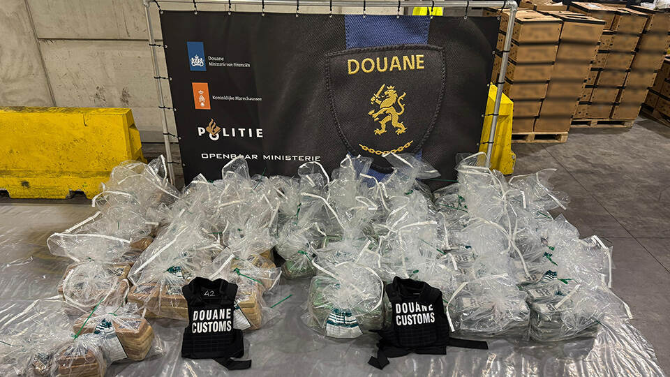 Douane onderschept 755 kilo cocaïne in haven, drietal aangehouden