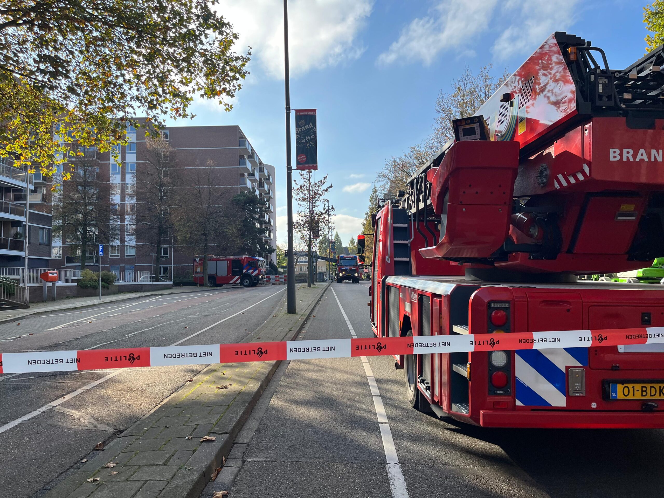 Twee gewonden bij brand in appartementencomplex; tientallen woningen ontruimd