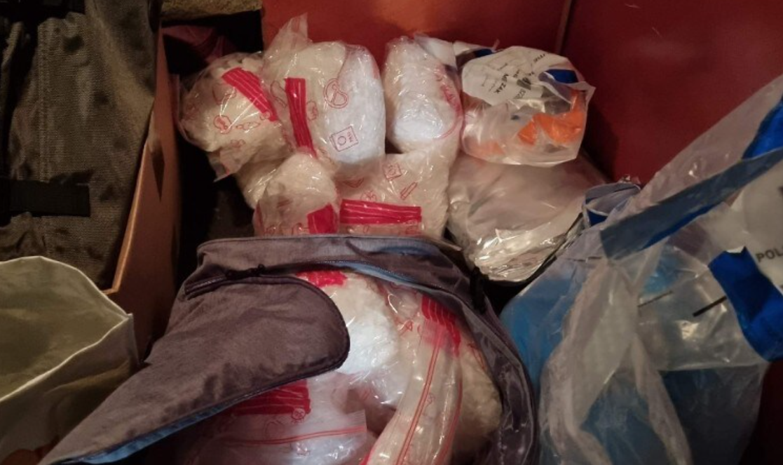 Aanhoudingen na vondst harddrugs en 160.000 euro contanten