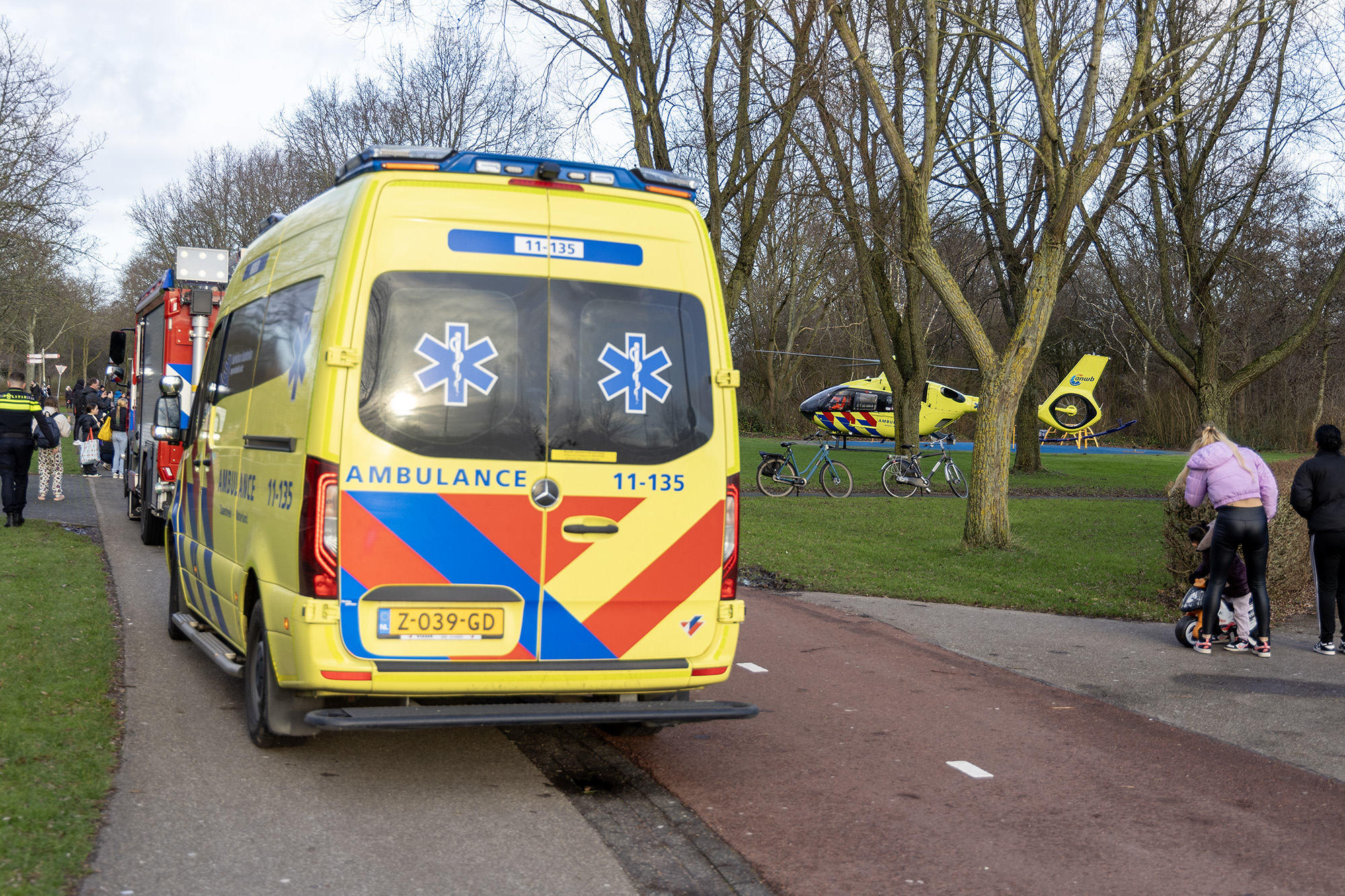 Kind Gereanimeerd Na Val In Water Van Zwembad Nederland