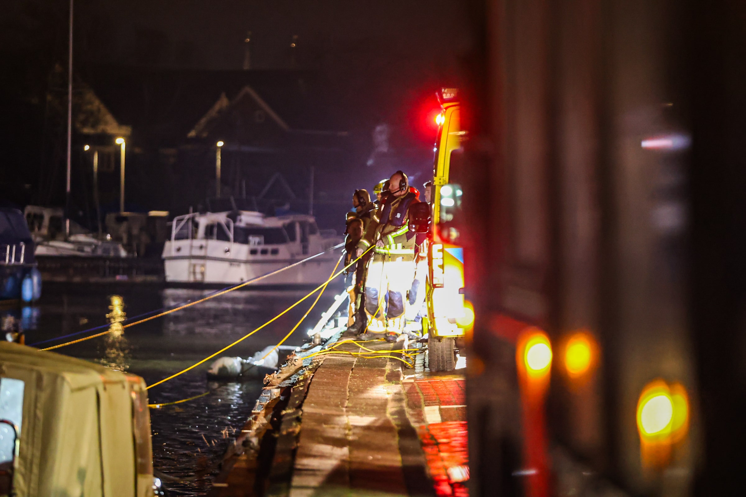 UPDATE: Persoon gereanimeerd nadat auto te water raakt